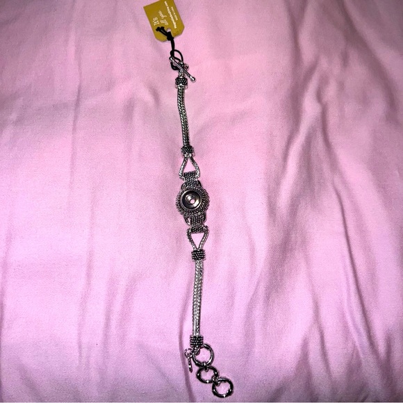 Magnolia & Vine Silver Toggle Small Snap Bracelet - Picture 2 of 5